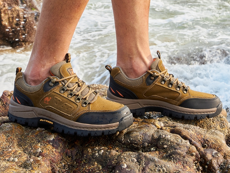 lưu ý quan trọng khi nhập giày bóng đá nội địa Trung